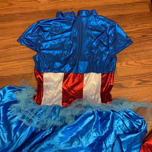 Captain America Women’s Costume - Picture 5 of 5